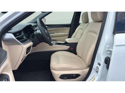 Used 2024 Jeep Grand Cherokee Limited 4xe AWD/4WD image 11