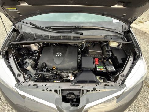 Used 2020 Toyota Sienna Limited FWD image 34