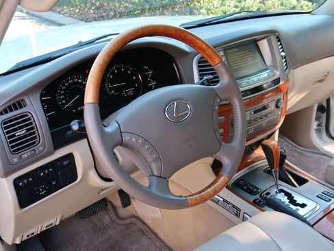 Used 2005 Lexus LX 470 4WD image 11