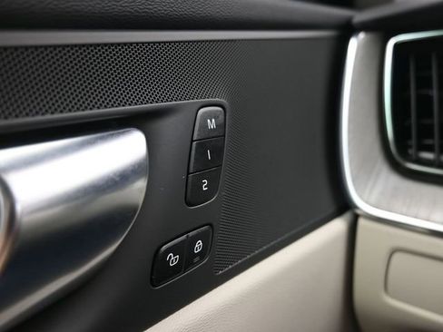 Used 2024 Volvo XC60 B5 Plus image 29