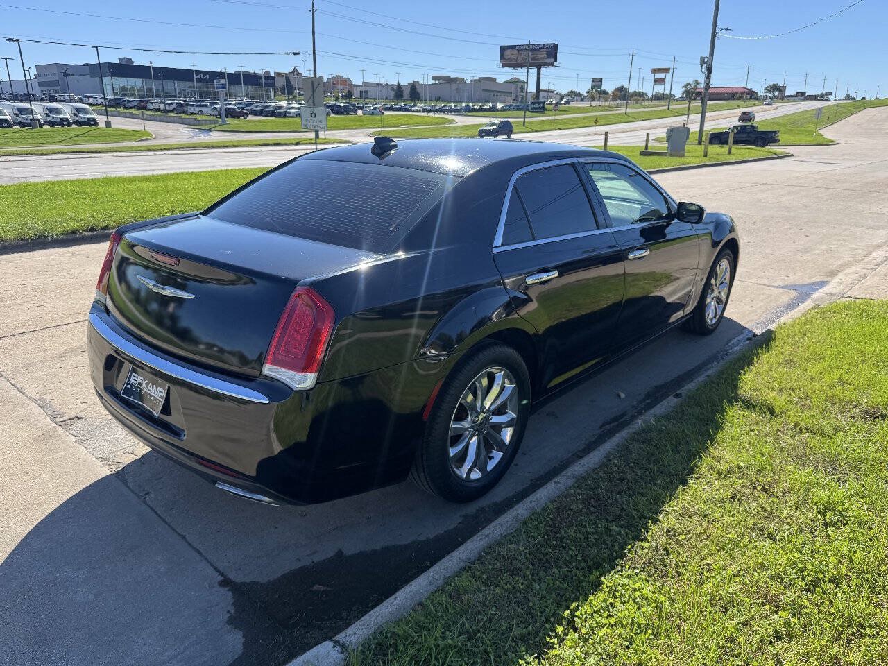 Used 2018 Chrysler 300 Limited AWD/4WD image 5