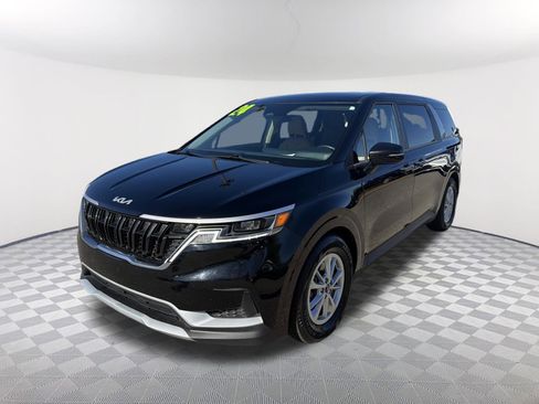 Used 2024 Kia Carnival LX image 3
