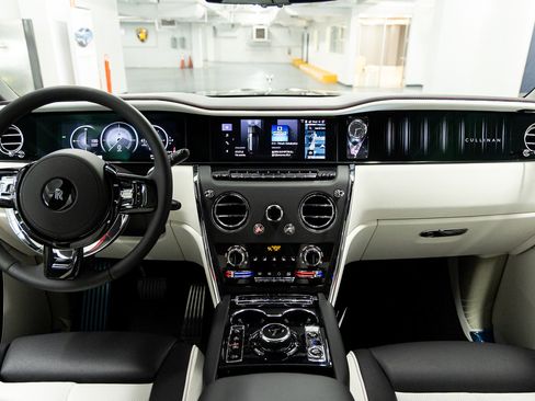 New 2026 Rolls-Royce Cullinan AWD/4WD image 48