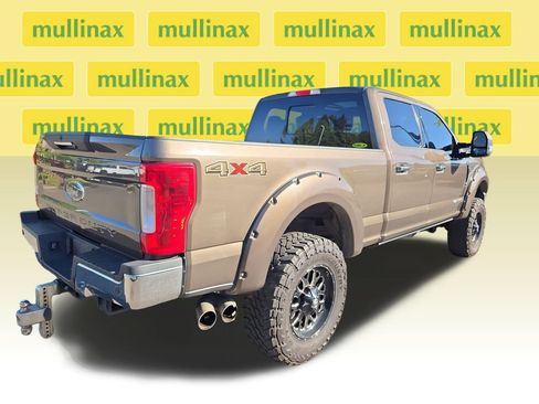 Used 2017 Ford F250 Lariat w/ Lariat Ultimate Package AWD/4WD image 3