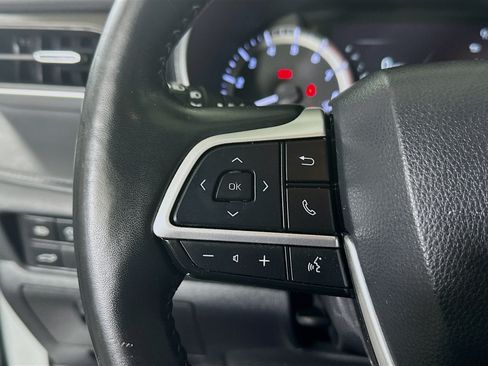 Used 2023 Toyota Highlander LE FWD image 16
