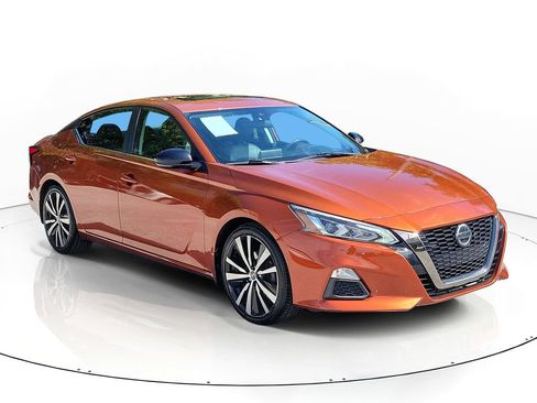 Used 2020 Nissan Altima 2.5 SR w/ Premium Package FWD image 1