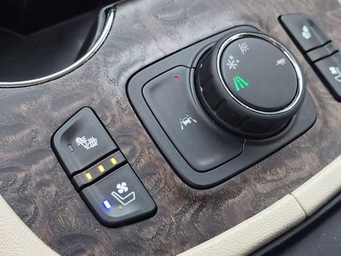Used 2023 GMC Acadia Denali w/ Denali Ultimate Package FWD image 40