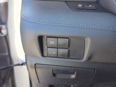 Used 2022 Toyota Highlander LE image 11