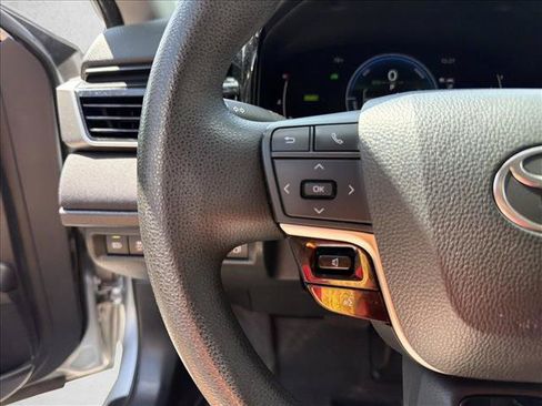 Used 2025 Toyota Camry LE FWD image 15