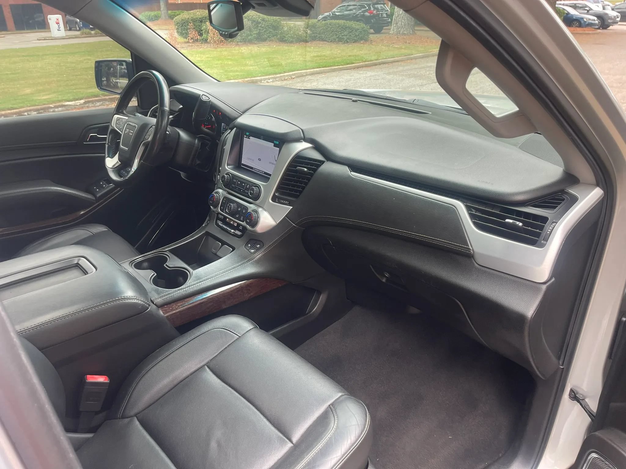 Used 2019 GMC Yukon SLT w/ Premium Edition RWD image 14