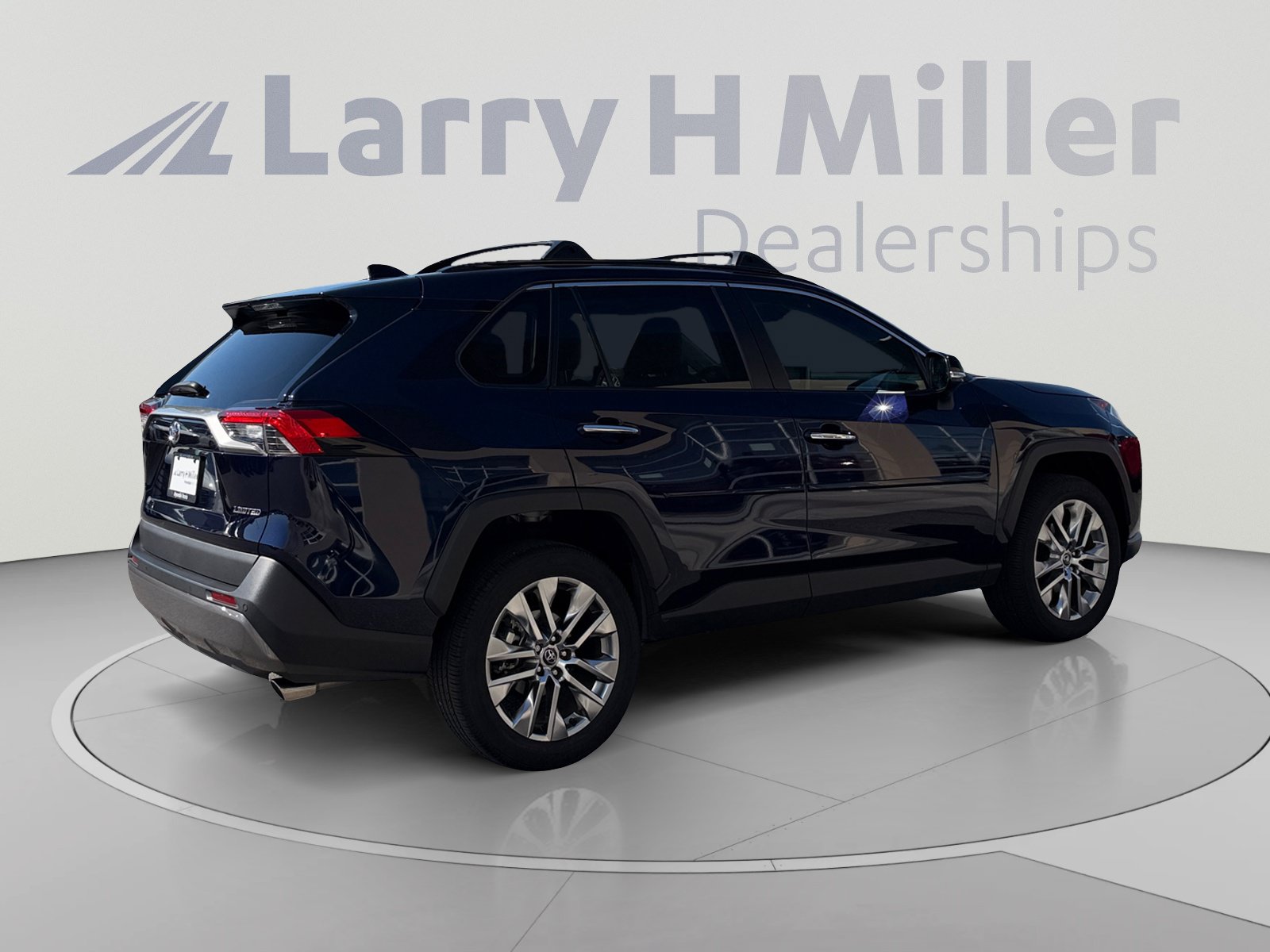 Used 2020 Toyota RAV4 Limited FWD image 5