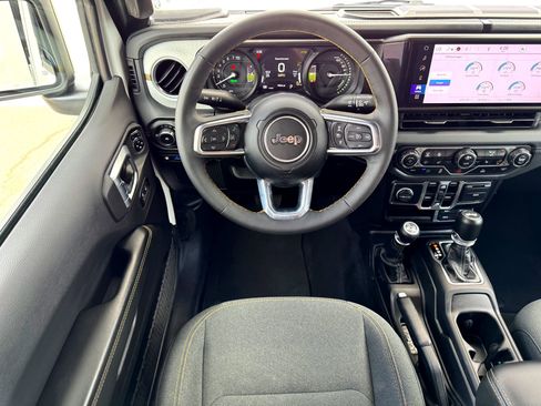 Used 2024 Jeep Wrangler Unlimited Sahara image 23