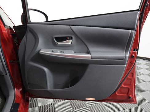 Used 2014 Toyota Prius V Three image 25