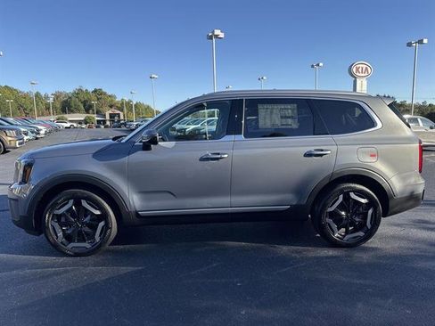 New 2025 Kia Telluride S image 8