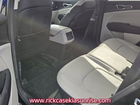 Used 2024 Kia Sportage EX FWD image 9