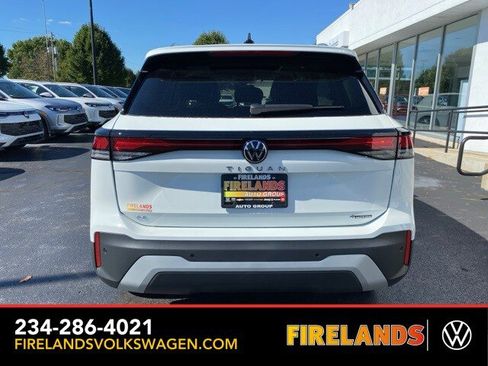 New 2025 Volkswagen Tiguan SE image 10