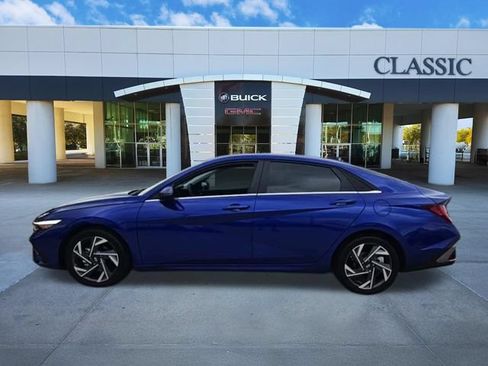 Used 2025 Hyundai Elantra Limited FWD image 5