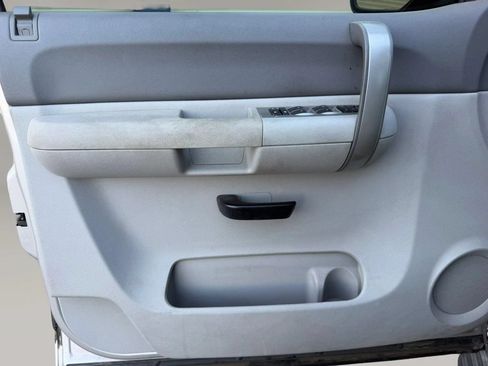 Used 2007 GMC Sierra 1500 SLE w/ Entertainment Package RWD image 9