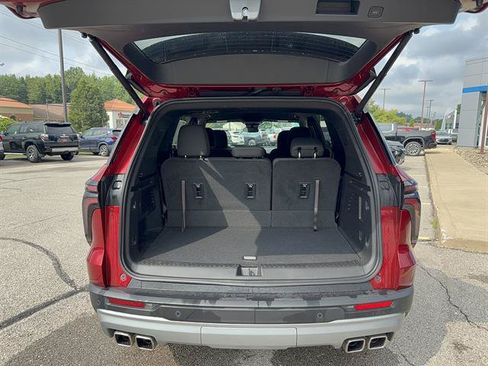 Certified 2025 Chevrolet Traverse LT w/ Driver Confidence Package FWD image 6