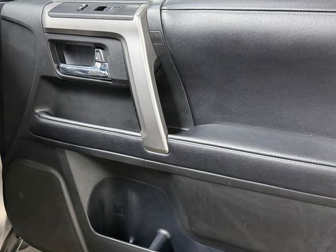 Used 2017 Toyota 4Runner SR5 RWD image 38