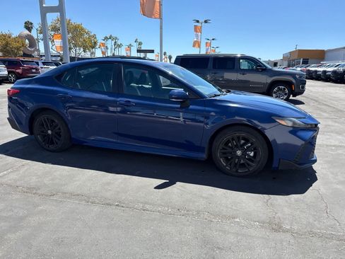 Used 2025 Toyota Camry SE FWD image 11