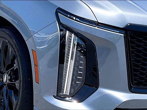 Used 2025 Cadillac Escalade V w/ LPO, ONYX Package AWD/4WD image 33
