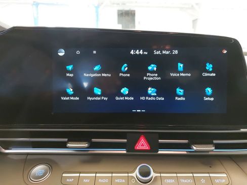 Certified 2025 Hyundai Elantra SEL image 22