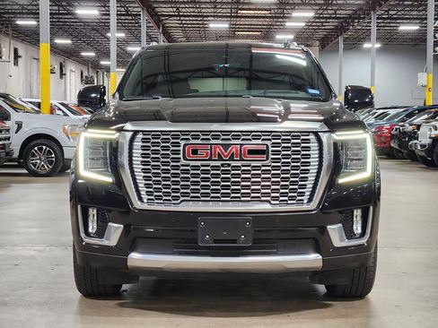 Used 2022 GMC Yukon Denali w/ Denali Premium Package AWD/4WD image 2