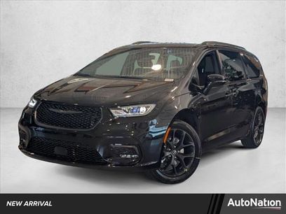 New 2026 Chrysler Pacifica Select