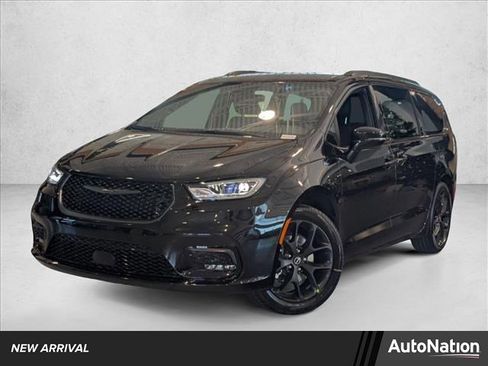 New 2026 Chrysler Pacifica Select image 1