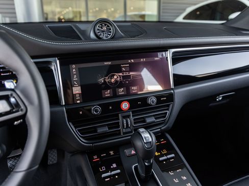 Certified 2026 Porsche Macan Turbo AWD/4WD image 30
