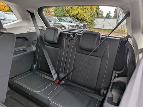 Certified 2024 Volkswagen Tiguan SE image 28