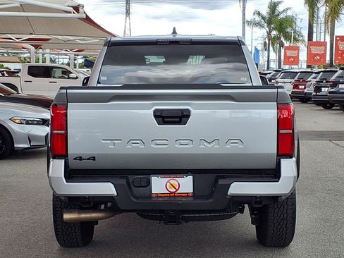 Certified 2025 Toyota Tacoma TRD Off-Road AWD/4WD image 5