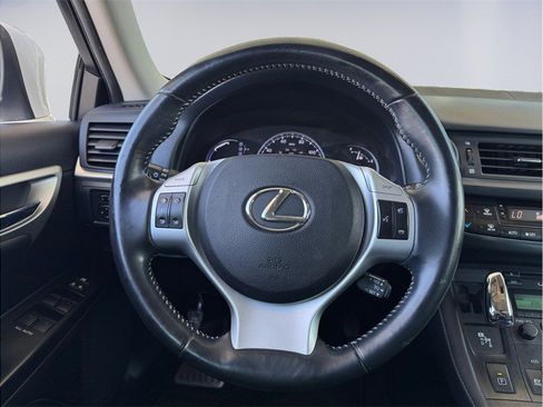 Used 2011 Lexus CT 200h Premium image 12