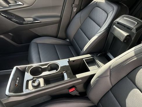 New 2026 Chevrolet Equinox LT w/ Convenience Package II FWD image 22