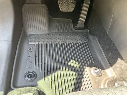 Used 2025 Toyota RAV4 XLE w/ Convenience Package image 17