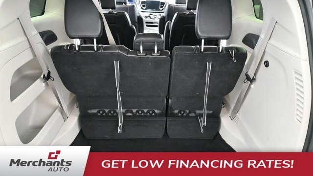 Used 2024 Chrysler Pacifica Touring-L FWD image 13