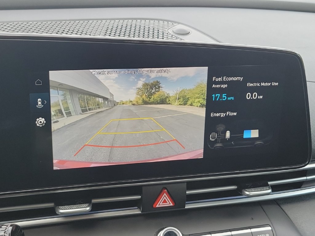 Used 2025 Hyundai Elantra Limited FWD image 17