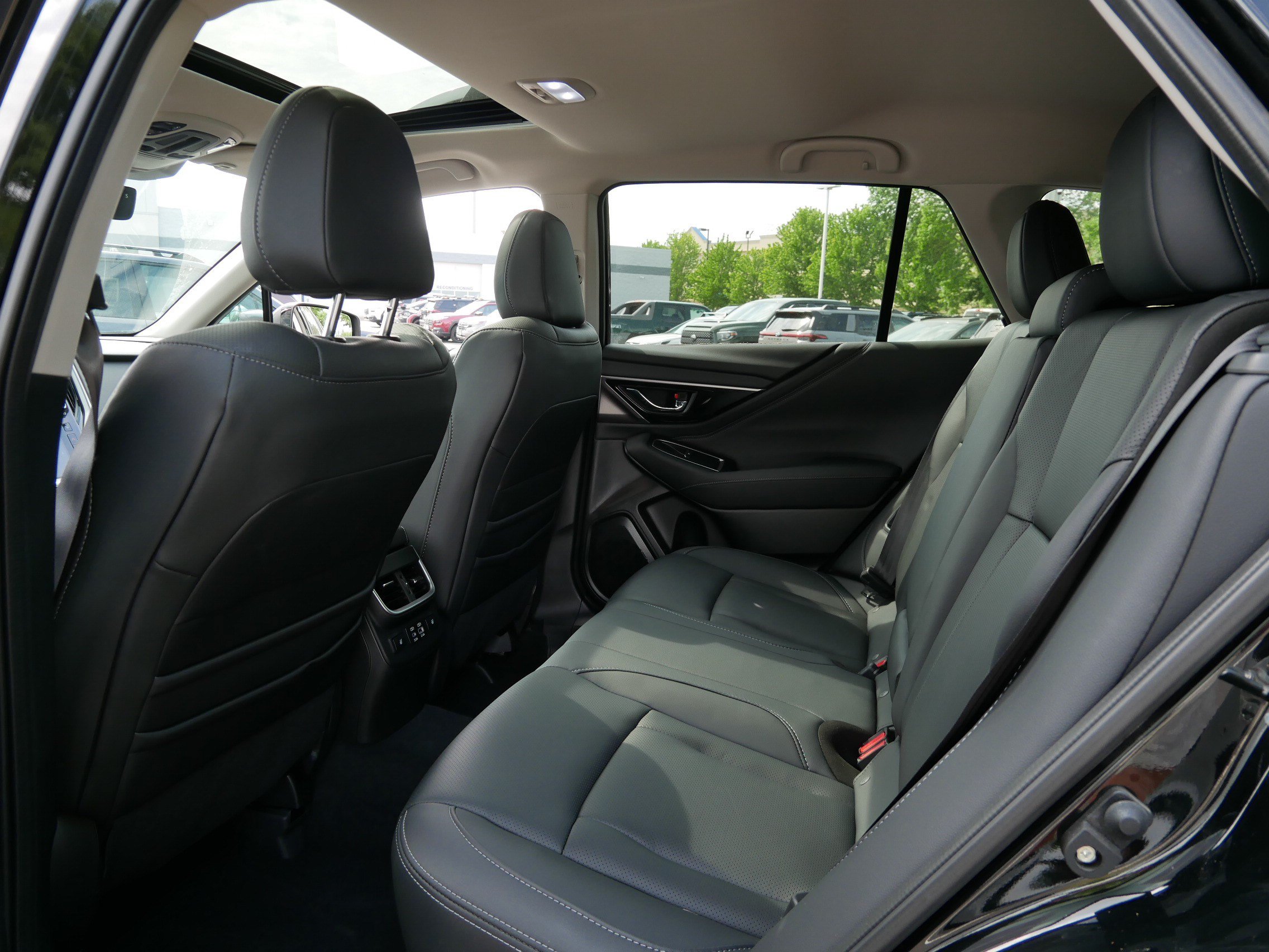 Used 2025 Subaru Outback Touring XT w/ Popular Package #2 AWD/4WD image 33