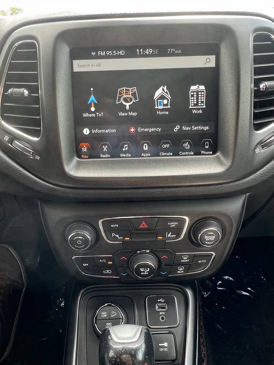 Used 2018 Jeep Compass Trailhawk w/ Leather Interior Group AWD/4WD image 14