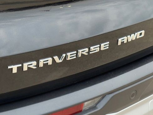 Used 2025 Chevrolet Traverse LT image 9