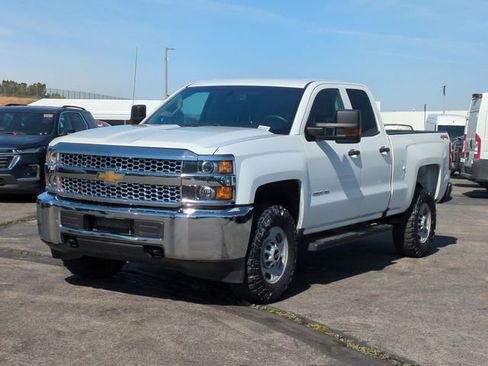 Used 2019 Chevrolet Silverado 2500 W/T AWD/4WD image 4
