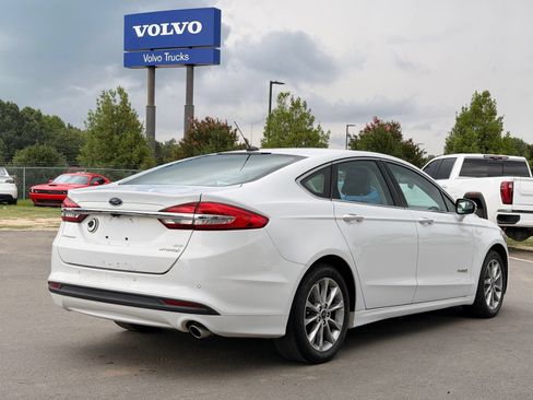 Used 2017 Ford Fusion SE w/ Equipment Group 602A FWD image 7