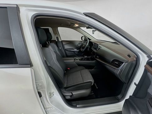 Used 2022 Nissan Rogue SV AWD/4WD image 25