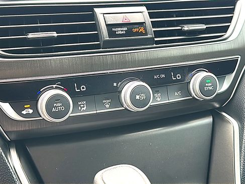 Used 2018 Honda Accord LX image 32