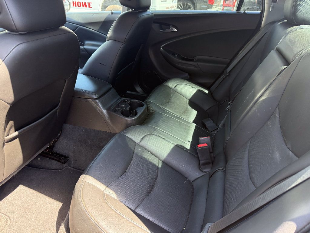 Used 2018 Chevrolet Volt Premier w/ Driver Confidence Package FWD image 15