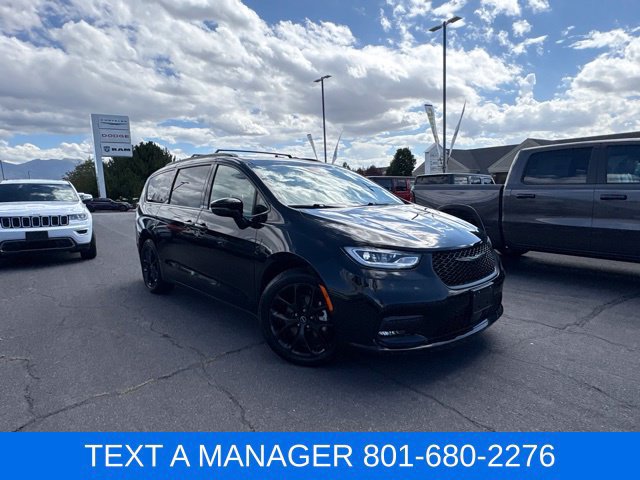 Used 2025 Chrysler Pacifica Limited FWD image 5