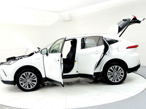 Used 2021 Toyota Venza Limited image 10