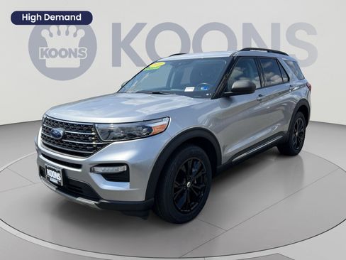 Certified 2022 Ford Explorer XLT w/ Equipment Group 202A AWD/4WD image 1