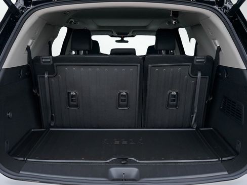 New 2025 Nissan Pathfinder Platinum w/ Black Appearance Package image 8